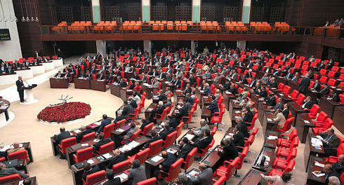 Türkiyə parlamenti fəaliyyətini müvəqqəti dayandırdı