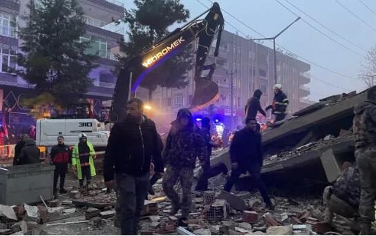 Zəlzələdən istifadə edənlər: oğurluq, yardımın talanması…