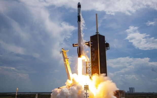 "SpaceX" növbəti dəfə "Starlink" internet peyklərini orbitə çıxarıb