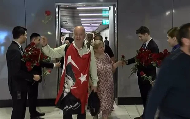 Türkiyə vətəndaşları Sudandan təxliyə olunublar
