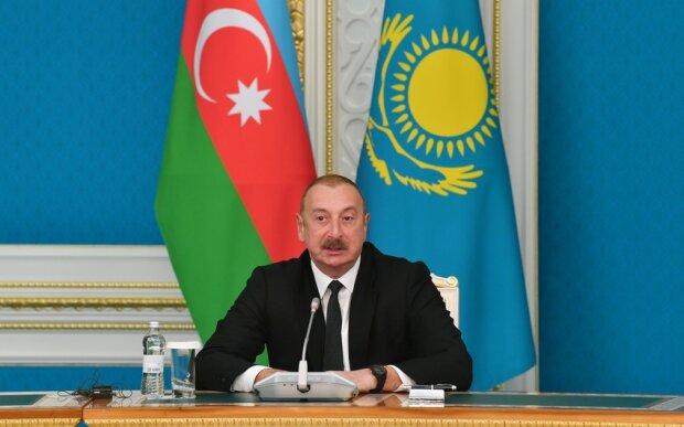 Prezident: "Azərbaycan və Qazaxıstan bir-birinə səmimi, qardaşcasına münasibət bəsləyirlər" Prezident: "Azərbaycan və Qazaxıstan bir-birinə səmimi, qardaşcasına münasibət bəsləyirlər"
