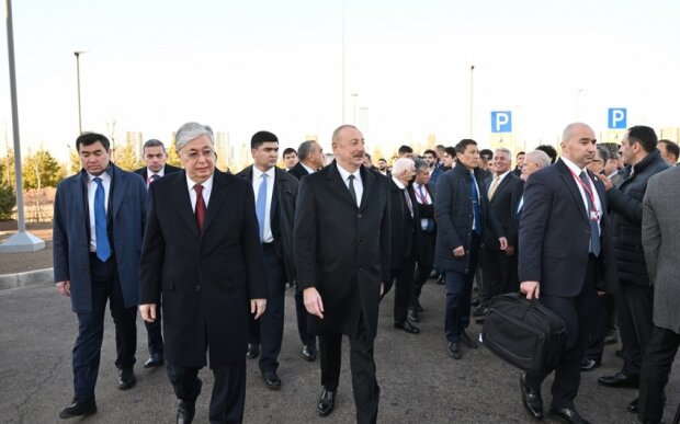 Azərbaycan Prezidenti: "Dostlar, qardaşlar kimi Qazaxıstanın uğurlarına ürəkdən sevinirik" Azərbaycan Prezidenti: "Dostlar, qardaşlar kimi Qazaxıstanın uğurlarına ürəkdən sevinirik"