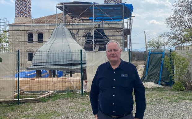 Bob Bləkmən: “Ermənilər Ağdam məscidini donuz və mal-qara saxlamaq üçün istifadə ediblər” Bob Bləkmən: “Ermənilər Ağdam məscidini donuz və mal-qara saxlamaq üçün istifadə ediblər”