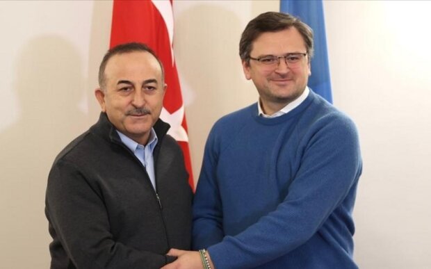 Çavuşoğlu Kuleba ilə Ukraynadakı vəziyyəti müzakirə edib