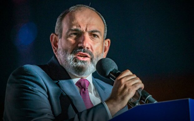 “Masalardan butulkalar yığılır, partlayıcı qurğu axtarılır” - Paşinyan mühafizəsini gücləndirib “Masalardan butulkalar yığılır, partlayıcı qurğu axtarılır” - Paşinyan mühafizəsini gücləndirib