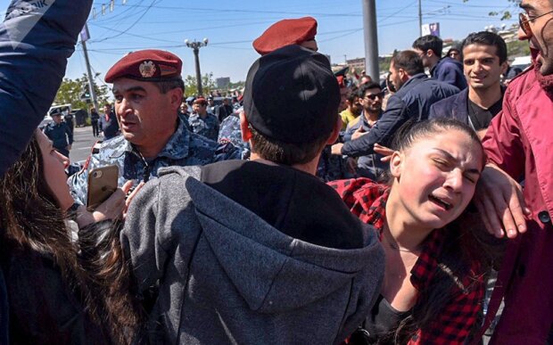 Ermənistan Jurnalistlər Birliyi: "Ölkə mətbuatı hakimiyyətin düşməninə çevrilib”