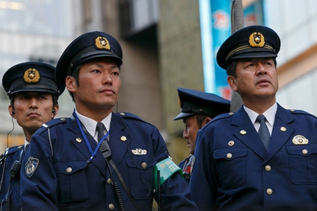 Yaponiya baş naziri ofisinin yaxınlığında polis məmuru ölü tapıldı