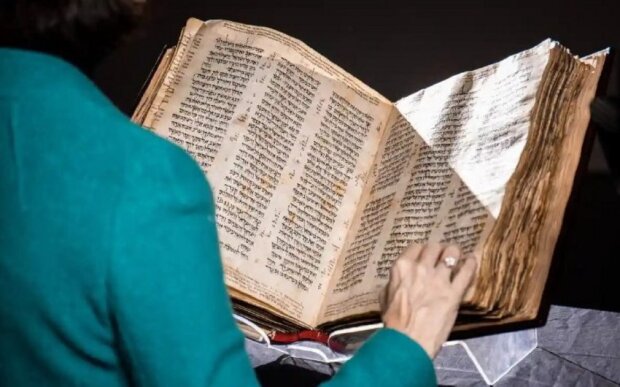 Min yaşı olan İncil Nyu-Yorkda hərracda 38,1 milyon dollara satılıb