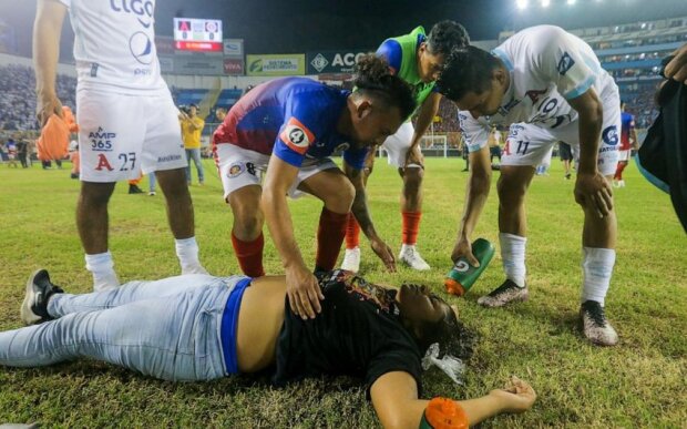 Salvadorda futbol stadionunda baş verən izdihamda 9 nəfər ölüb
