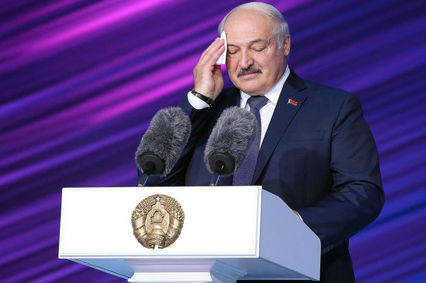 Lukaşenko hansı xəstəliyə tutulduğunu açıqladı
