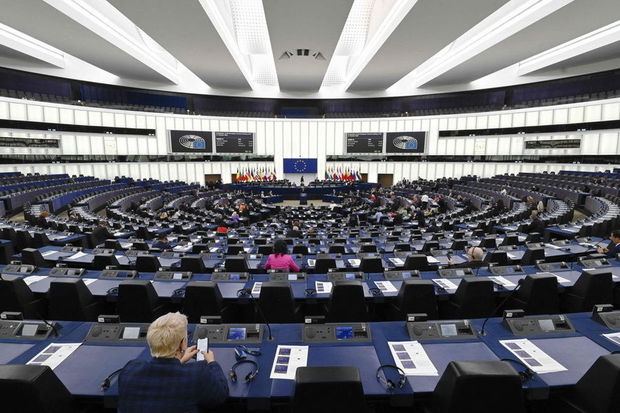 Avropa Parlamentinin üzvlərinin pensiya planı yarıya endirilir
