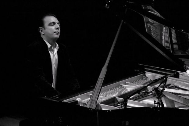 Daha bir oğurluq: Erməni pianoçu Emil Əfrasiyabın bəstələrini özününkü kimi təqdim edir
