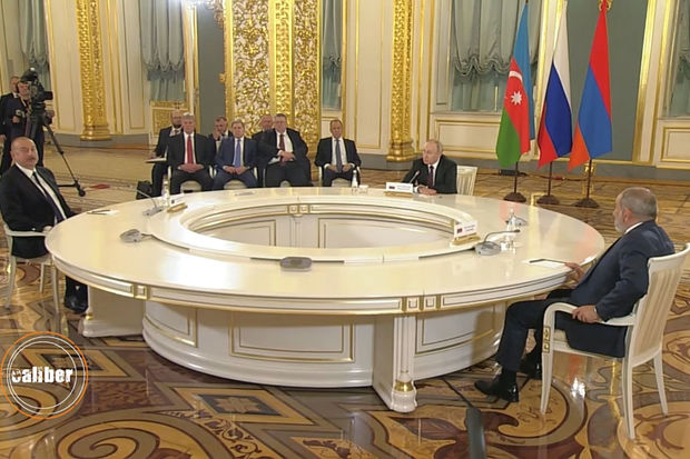 Paşinyan Putinin qarşısına “əlcək” atdı: Əvəzi nə olacaq? Paşinyan Putinin qarşısına “əlcək” atdı: Əvəzi nə olacaq?