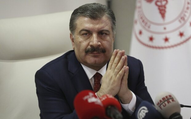 Fahrettin Koca səhiyyə naziri vəzifəsində qalıb