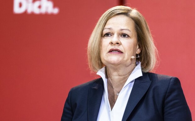 Almaniyanın daxili işlər naziri qaçqınlara qarşı daha sərt münasibətin tərəfdarıdır Almaniyanın daxili işlər naziri qaçqınlara qarşı daha sərt münasibətin tərəfdarıdır