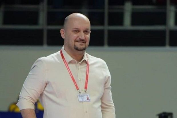 Yunanıstan klubu Azərbaycan millisinin baş məşqçisini sosial şəbəkədə paylaşımlarına görə qovub