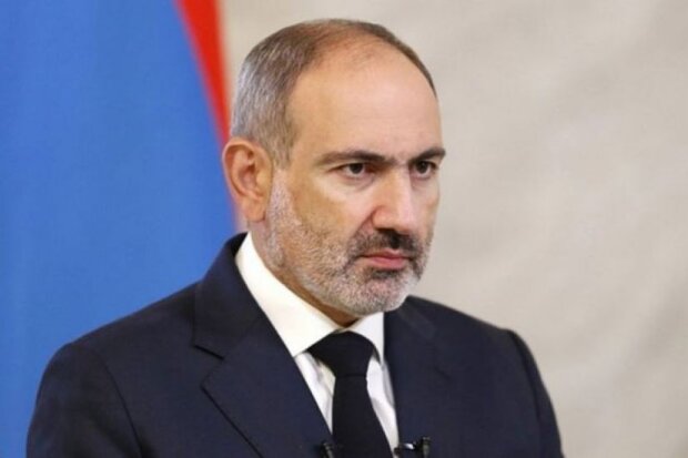 Paşinyan Ermənistanın gerbini tənqid etdi