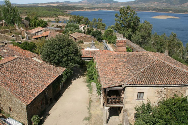 Su altında qalmağı gözləyən qəsəbə