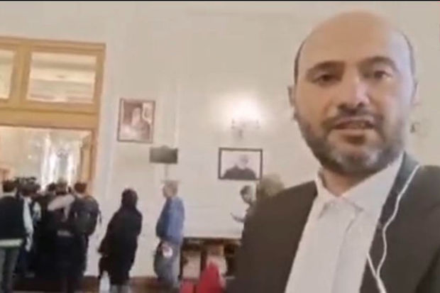 Səudiyyəli nazir Xomeyni və Süleymaninin şəkili olan zalda mətbuat konfransı keçirməkdən imtina edib Səudiyyəli nazir Xomeyni və Süleymaninin şəkili olan zalda mətbuat konfransı keçirməkdən imtina edib