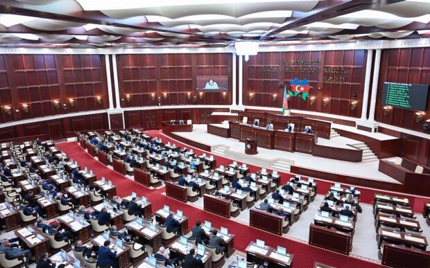 Milli Məclis sürət həddini aşmaya görə cərimələrin artırılmasına dair layihəni qəbul etdi Milli Məclis sürət həddini aşmaya görə cərimələrin artırılmasına dair layihəni qəbul etdi