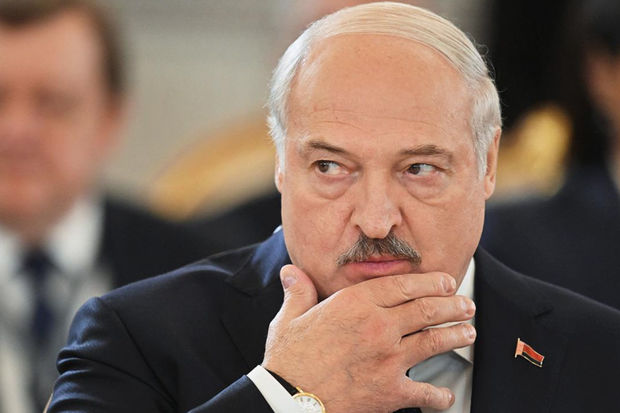 Belarus müdafiə naziri Lukaşenkonun görüşünə nüvə bombası ilə gəldi Belarus müdafiə naziri Lukaşenkonun görüşünə nüvə bombası ilə gəldi