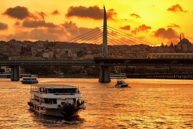 Türkiyə bu gündən gəmilərin boğazlardan keçməsi üçün rüsumları artırır Türkiyə bu gündən gəmilərin boğazlardan keçməsi üçün rüsumları artırır