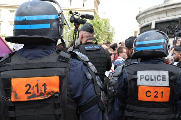 Fransada vətəndaşları döyən polislər sərbəst buraxılıblar