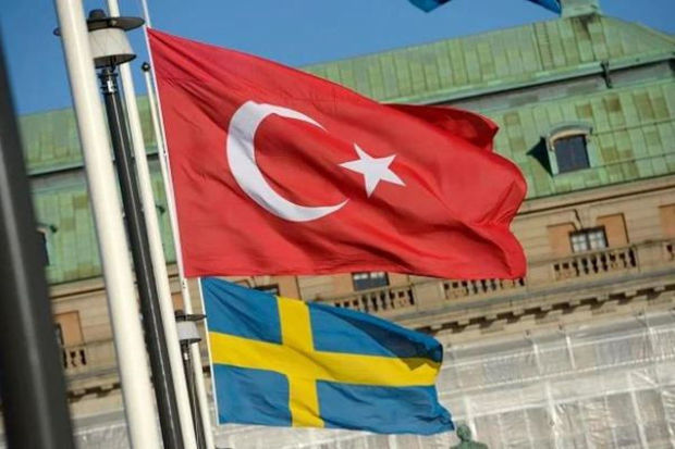 İsveçin İzmirdəki Konsulluğuna silahlı hücum: Türkiyə vətəndaşı ağır yaralandı İsveçin İzmirdəki Konsulluğuna silahlı hücum: Türkiyə vətəndaşı ağır yaralandı