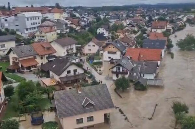 Sloveniyada qırmızı təhlükə səviyyəsi elan edildi: Vəziyyət getdikcə pisləşir Sloveniyada qırmızı təhlükə səviyyəsi elan edildi: Vəziyyət getdikcə pisləşir