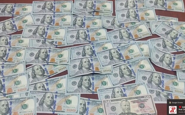 Gəncədə 6 min dolları və 40 min manatlıq qızıl-zinət əşyalarını oğurlayan qadın saxlanılıb