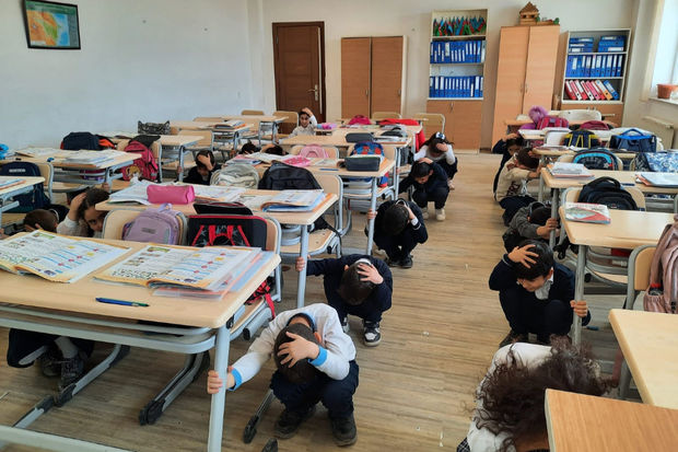 Zəlzələ ilə bağlı valideynlərə Zəlzələ ilə bağlı valideynlərə