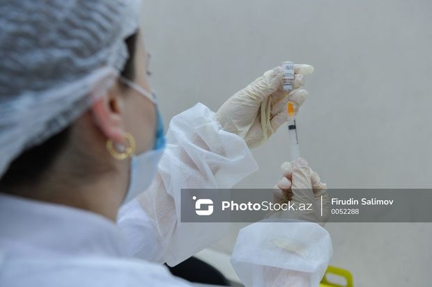 Koronavirusla mübarizədə iştirak edən tibb işçilərinin əməkhaqlarına müddətli əlavənin vaxtı uzadılıb Koronavirusla mübarizədə iştirak edən tibb işçilərinin əməkhaqlarına müddətli əlavənin vaxtı uzadılıb