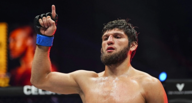 MMA döyüşçüsü küçədə belə güllələndi -